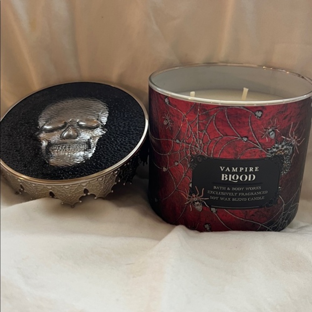 Bath & Body Works Vampire Blood Skeleton Metal Lid 3 Wick  Scented Candle:💀👻🎃